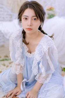 在逃生游戏里花式挨草